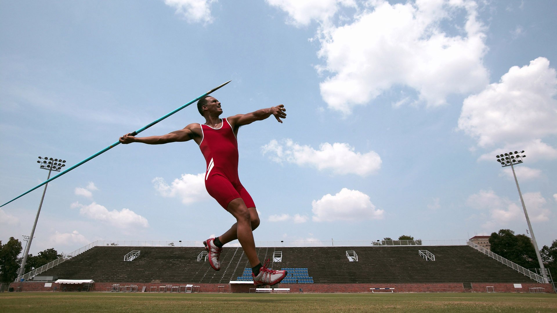 世界杯：多地临时雇佣大量兼职服务人员 缓解短期就业压力